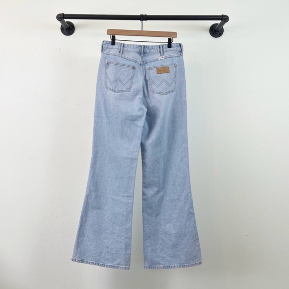 NWT Wrangler Bonnie 683 Loose Flare Jeans in Sonny Light Wash - Picture 6 of 8